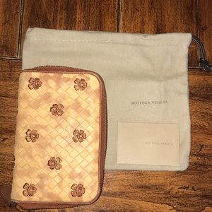Bottega Venetta Intrecciato zip close wallet with flowers